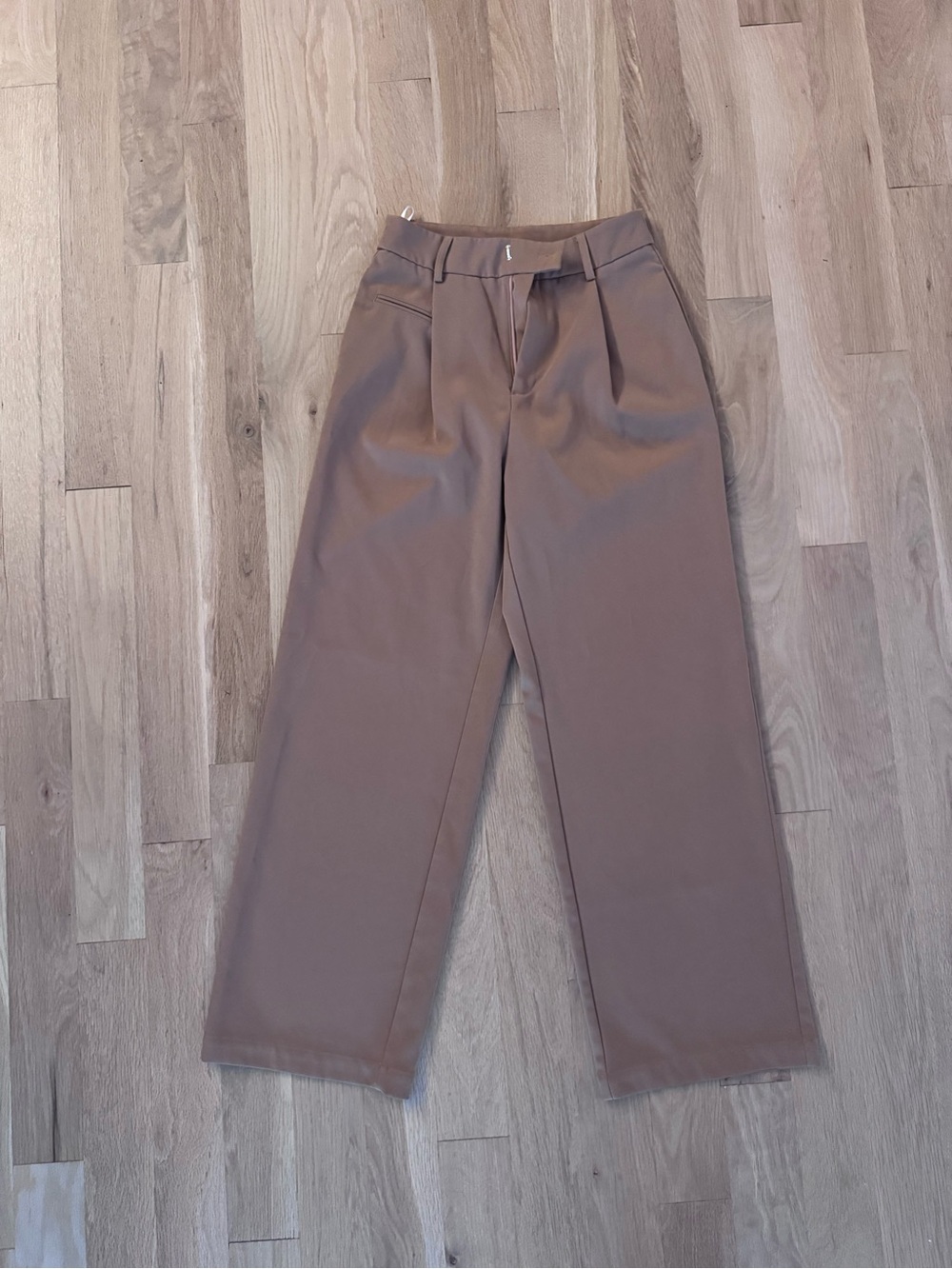 Commense Women’s Pleated Straight-Leg Pants in Taupe